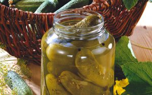 Feinsaure Delikatessen und Gemüsekonserven