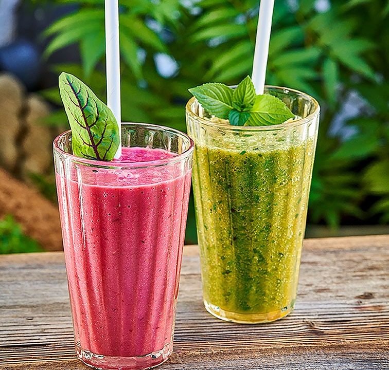 Roter und Grüner Smoothie