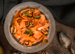 Gelbe-Rüben-Salat mit Walnüssen - GQ Bayern