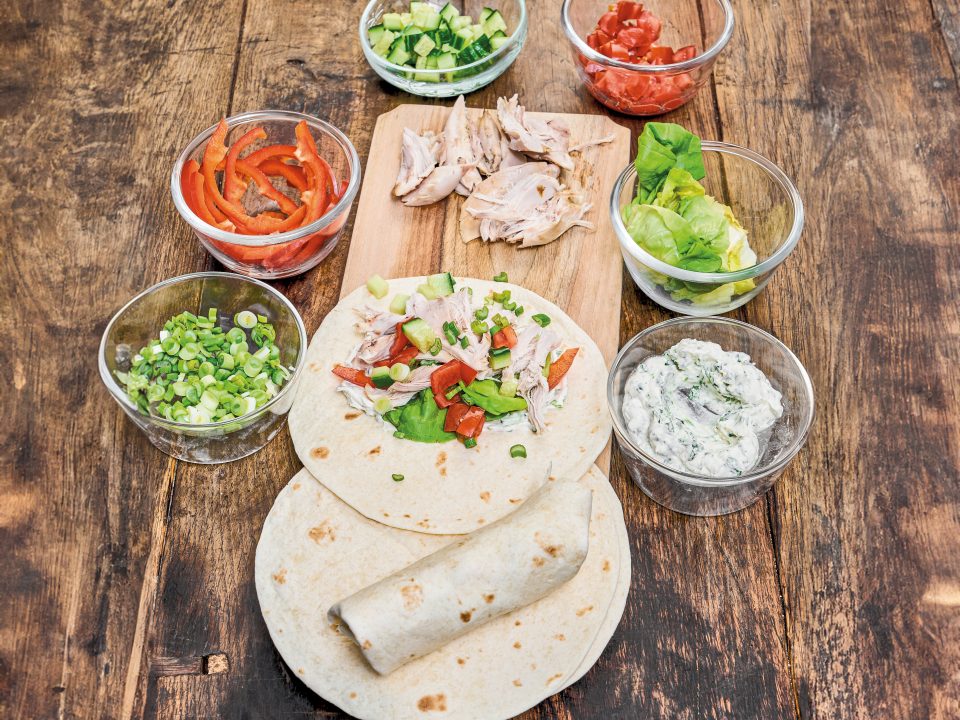 Hähnchen im Ganzen mit aromatischer Kräuterfüllung Rezept