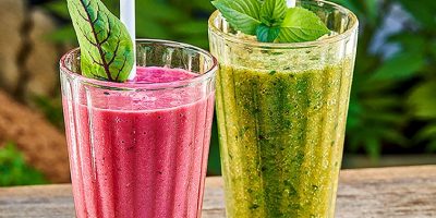 Roter und Grüner Smoothie